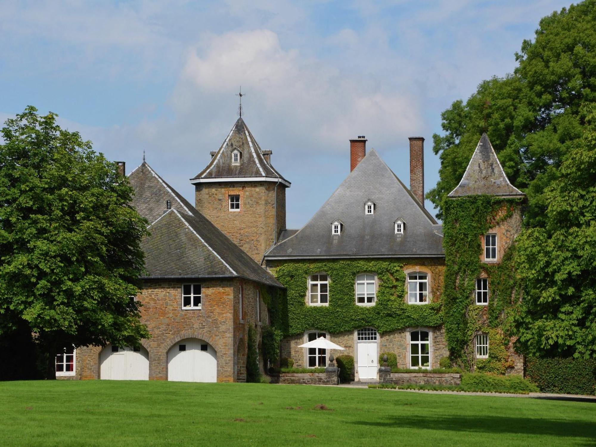 فيلا Delightful Castle In Bastogne With Bubble Bath المظهر الخارجي الصورة